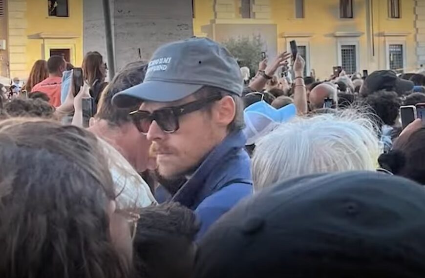 Harry Styles Appearance Shocks The Vatican on Historic Day (Photo: ETimes/YouTube)