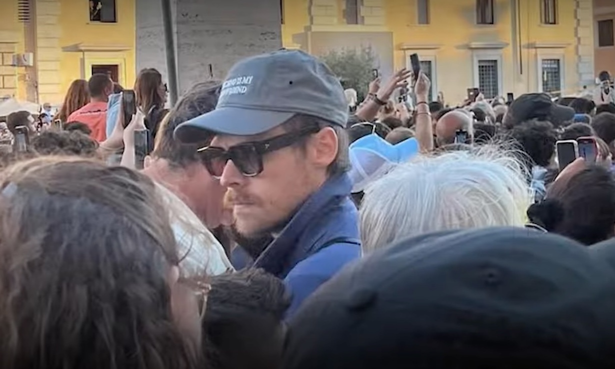 Harry Styles Appearance Shocks The Vatican on Historic Day (Photo: ETimes/YouTube)