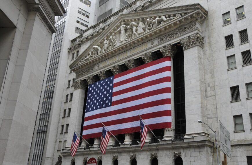 Stocks Up Again: S&P 500 Hits Longest Winning Streak in 20 Years