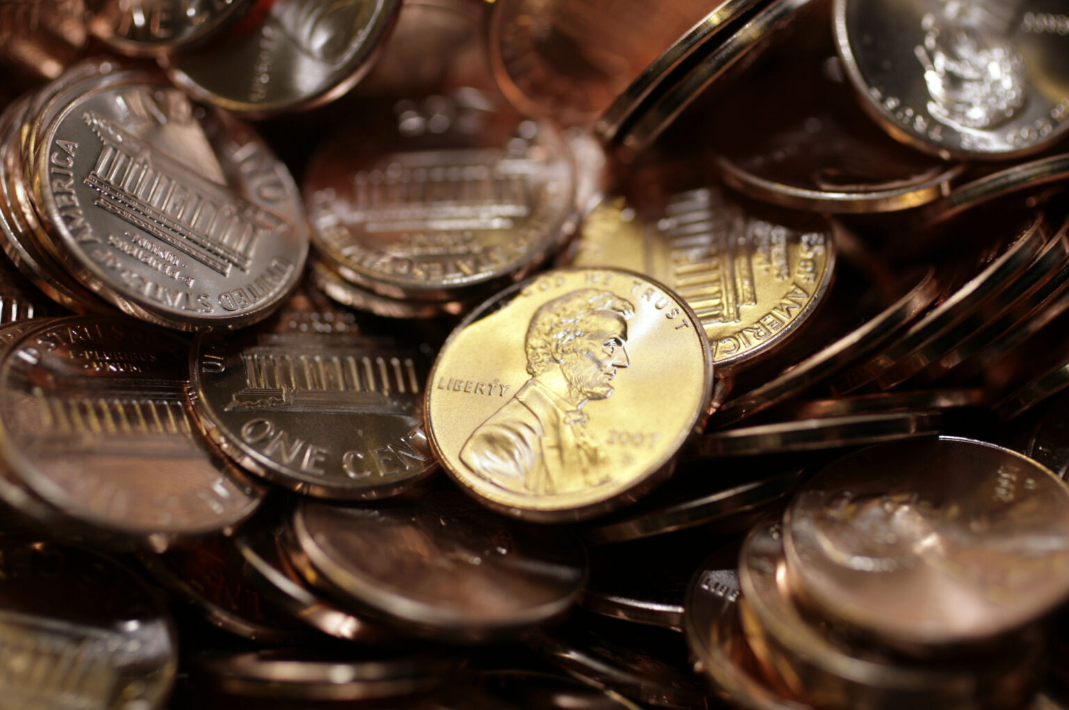 Where Do America’s 114B Pennies Go After Minting Stops? (Photo: Freshly-made pennies sit in a bin at the U.S. Mint in Denver on Aug. 15, 2007. (AP Photo/David Zalubowski, File)