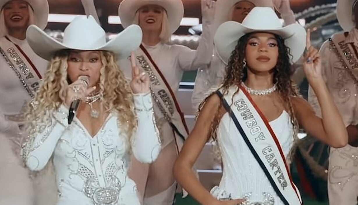 Why is Beyoncé Pushing 13-Year-Old Daughter Blue Ivy on Stage? (Photo: Facebook)