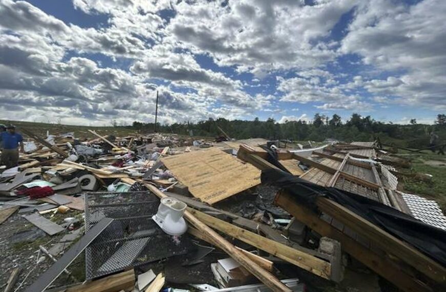 Tornado Hits Kentucky: 1 Dead, Several Hurt in Violent Storm (Photo: Washington County Sheriff's Office)