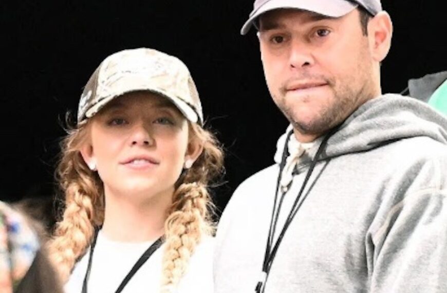 Are Sydney Sweeney and Scooter Braun Dating? Friends Say YES!