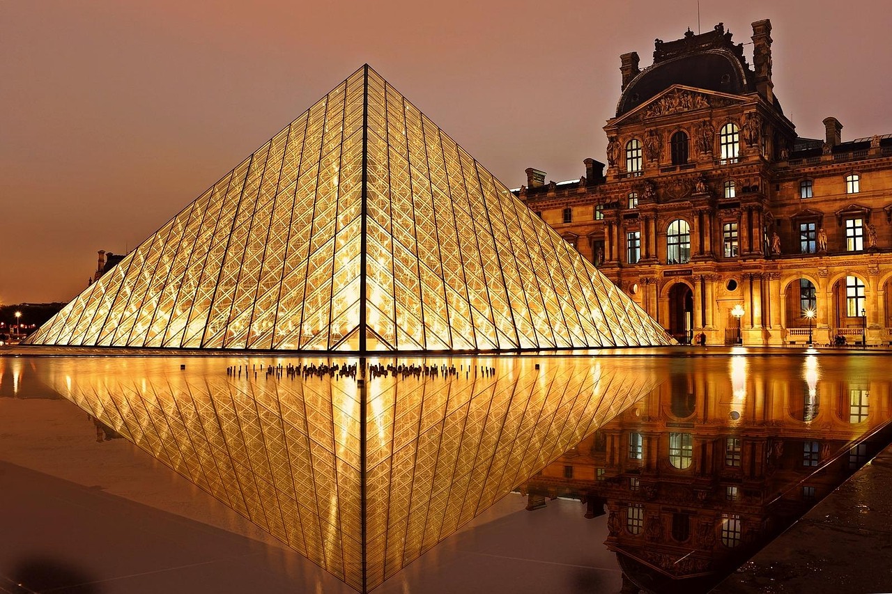 Louvre Robbery Explained: How Thieves Snatched Royal Crown Jewels in Minutes